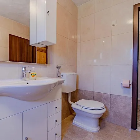 S 2 - Modern Just 50m From The