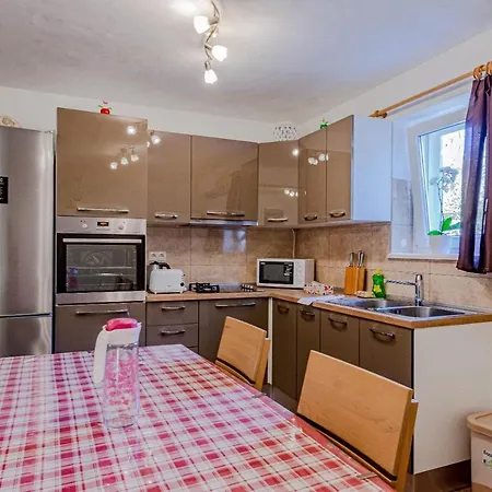 S2 - Modern Just 50m From The Apartment