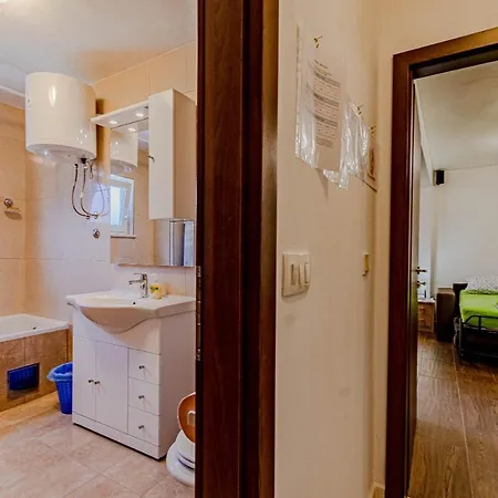 S 2 - Modern Just 50m From The