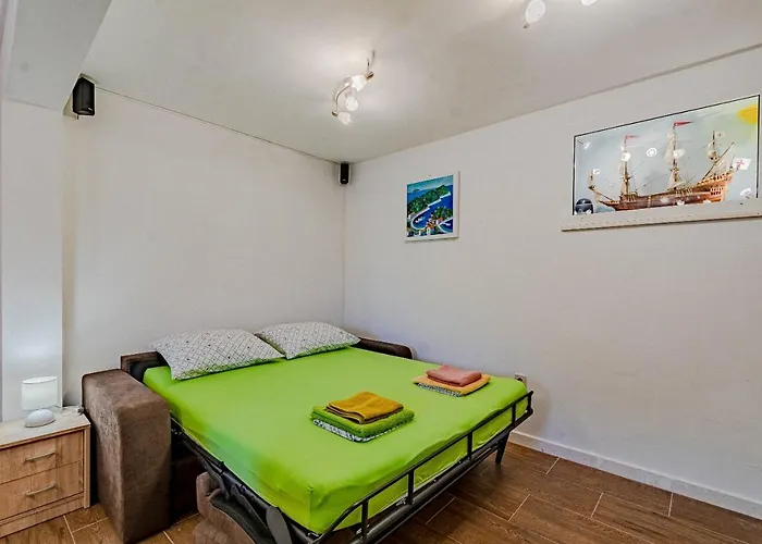 Apartman S2 - Modern Just 50m From The